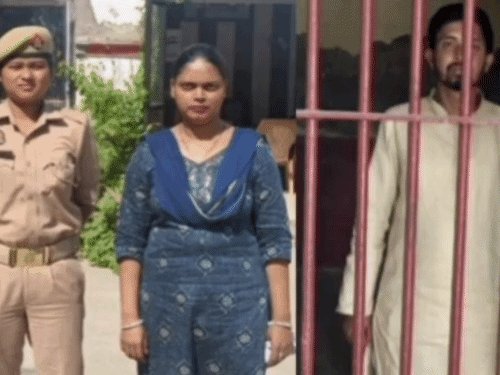 गोरखपुर में हेयर सैलून संचालक ने की थी सुसाइड:आरोपी मकान मालिक और उसकी पत्नी गिरफ्तार, जेल भेजे गए