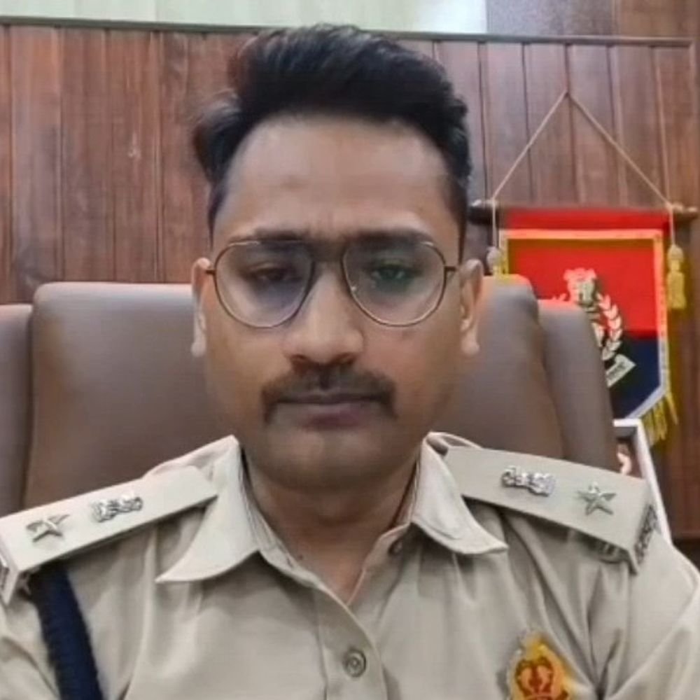 लापरवाही के आरोप में चंदौली के तीन दरोगा निलंबित:एसपी आकाश पटेल ने सकलडीहा, मुगलसराय और सदर कोतवाली में तैनात अधिकारियों पर कार्रवाई की