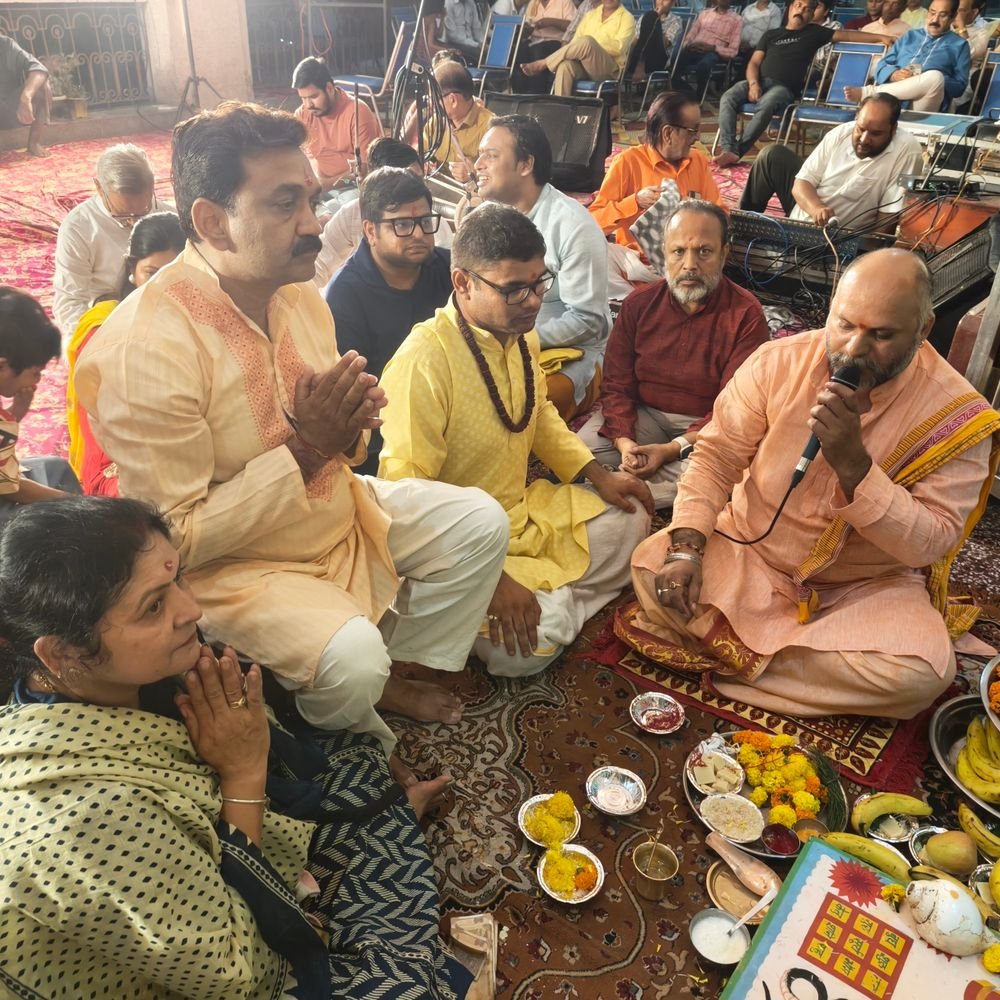 मां की भेंट के साथ हनुमान धाम पर रामलीला शुरू:3 से 21 अक्टूबर तक चलेगा महोत्सव, नारद मोह से राजतिलक तक की लीलाएं