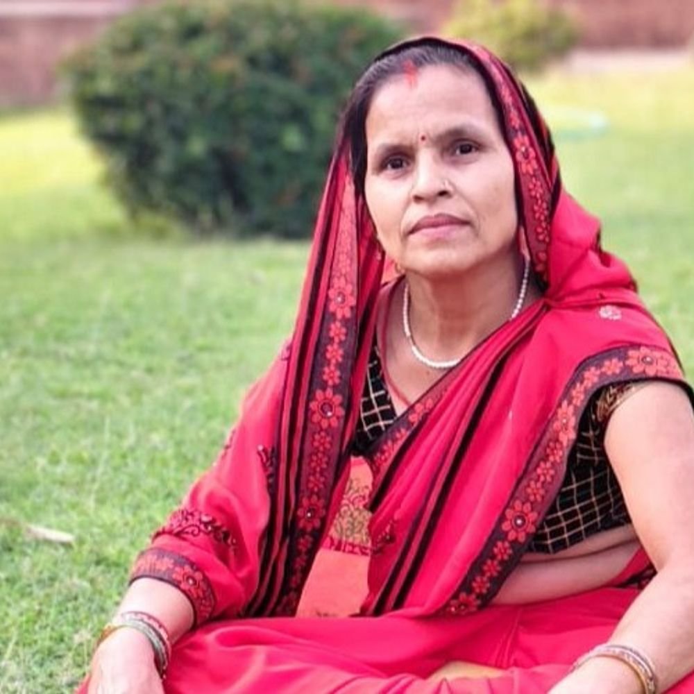 दवा लेने गई महिला का शव नहर के पास मिला:श्रावस्ती में पति ने ई-रिक्शा से घर भेजा था, परिजनों ने जताई हत्या की आशंका