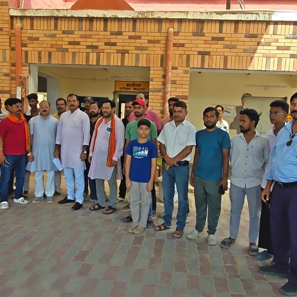 मंदिर और पेड़ों के पास शौचालय निर्माण का विरोध:सिटी स्टेशन पर मंदिर और 50 साल पुराने पेड़ हैं, विहिप ने दूसरी जगह निर्माण की मांग की