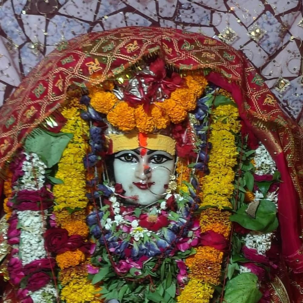 चंदौली के मंदिरों में नवमी पर मां सिद्धिदात्री की पूजा:श्रद्धालुओं ने सुख-समृद्धि और लोक कल्याण की कामना की