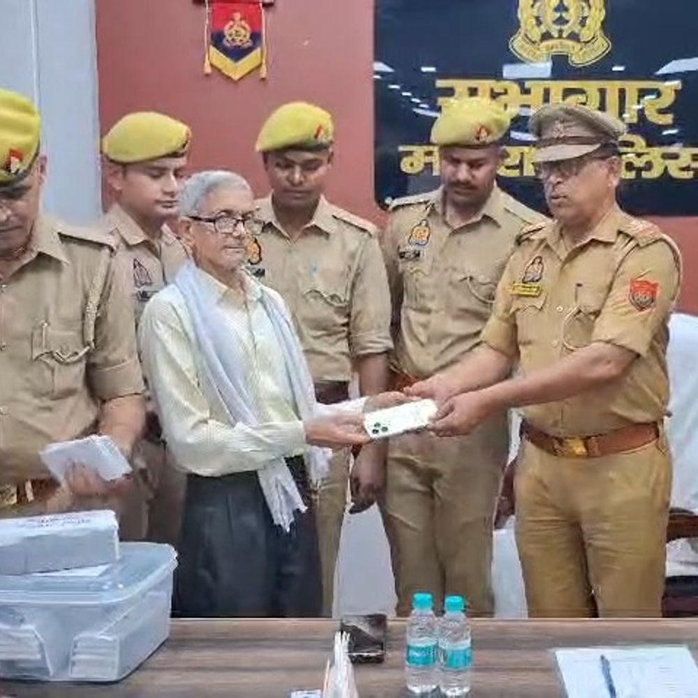 मथुरा पुलिस ने 543 गुमशुदा मोबाइल बरामद किए:कीमत 2 करोड़ रुपए, 311 मालिकों को सौंपे गए