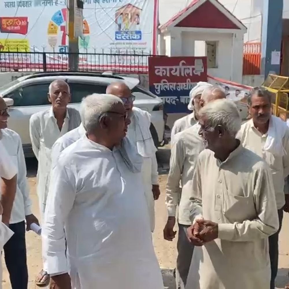 सेना के जवान के मकान पर कब्जे का आरोप:बागपत में फर्जी मुकदमे में फंसाने की धमकी, एसपी से शिकायत