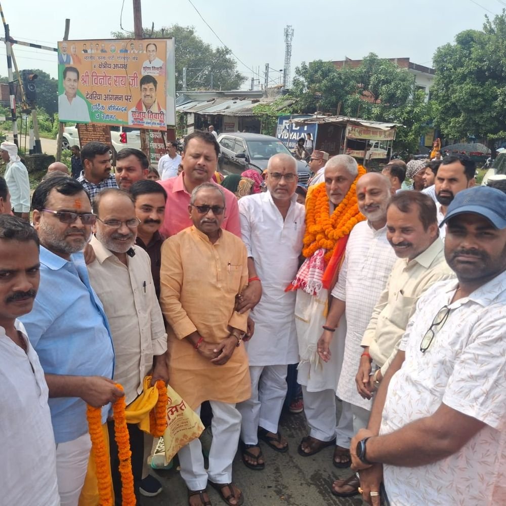 देवरिया पहुंचे भाजपा के नए जिला प्रभारी देवेंद्र यादव:कार्यकर्ताओं ने फूल-मालाओं से किया अभिनंदन; बोले- बूथ स्तर तक संगठन को मजबूत करेंगे