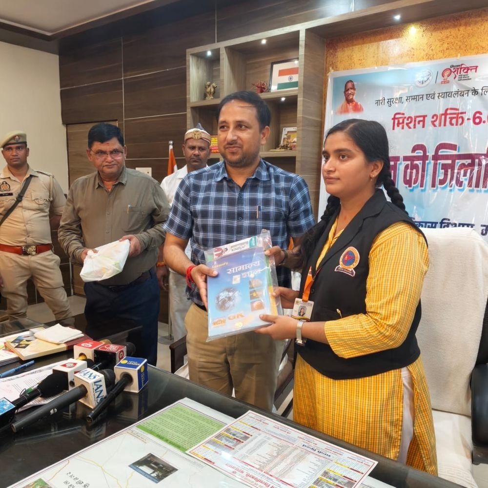 छात्रा प्रिया त्रिवेदी बनीं एक दिन की डीएम:जनसुनवाई में घरेलू हिंसा और जमीन विवाद के मामले सुने, जांच के निर्देश दिए