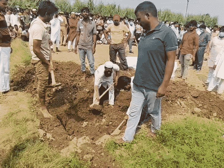 हत्या के 10दिन बाद कब्र से निकाला तालिब का शव:मुजफ्फरनगर में हार्ट अटैक बताकर दफनाया था, पत्नी-प्रेमी ने कबूला जुर्म