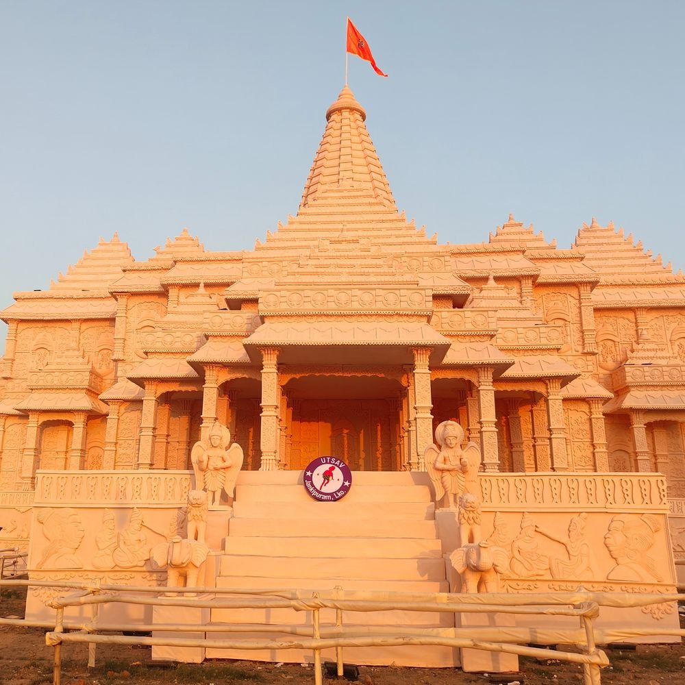 लखनऊ में राम मंदिर थीम पर सजा दुर्गापूजा पंडाल:2 लाख स्क्वायर फीट में दिखेगा भक्ति का भव्य नजारा , 3 महीने में तैयार हुआ पंडाल