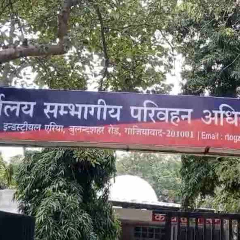 गाजियाबाद में 21 बसों पर 6.55 लाख का जुर्माना:ऑपरेशन कवच-4.0 के तहत परिवहन विभाग ने की कार्रवाई