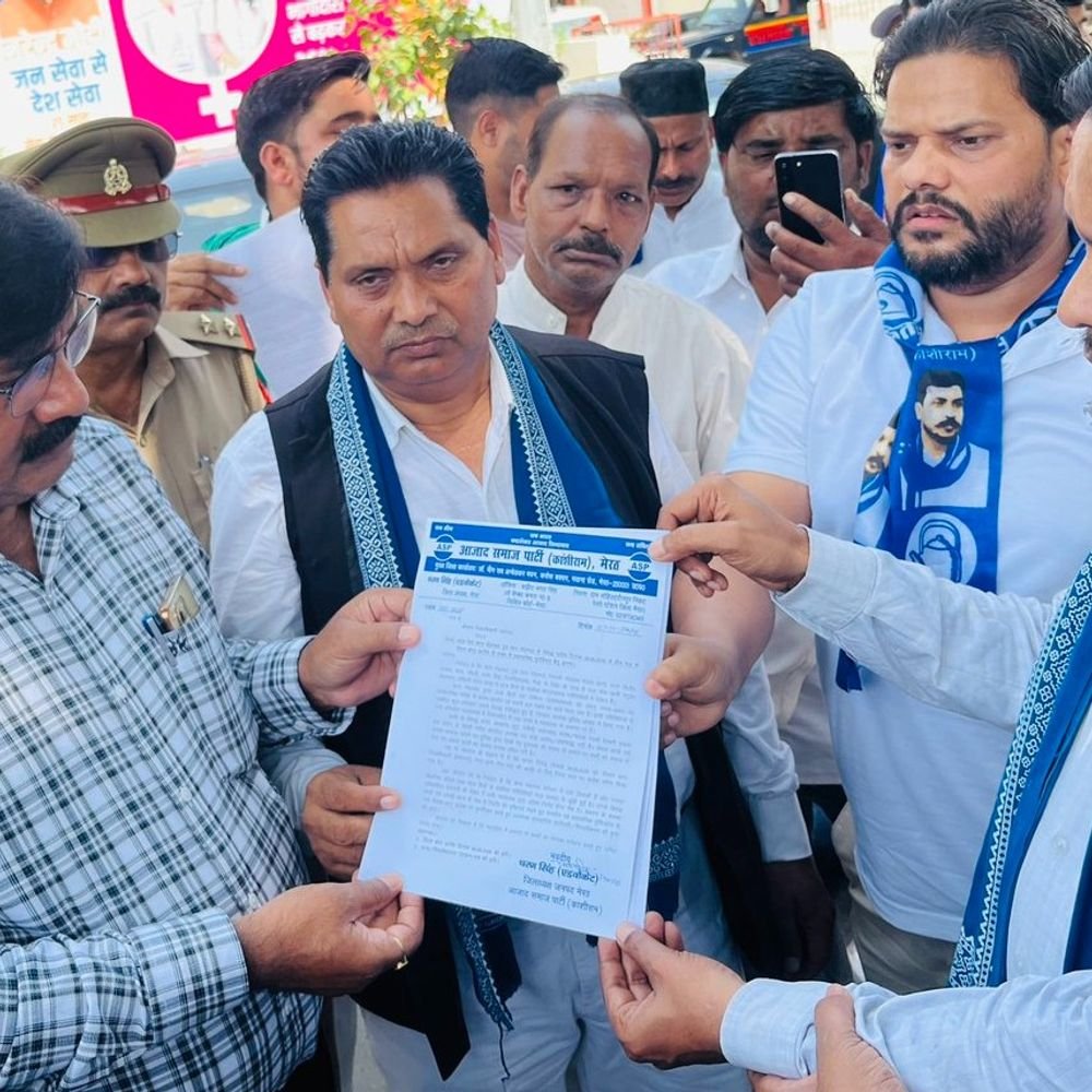 शान मोहम्मद के खिलाफ वापस हो जिलाबदर का कार्यवाही:मेरठ में डीएम कार्यालय पर आजाद समाज पार्टी नेताओं ने किया प्रदर्शन