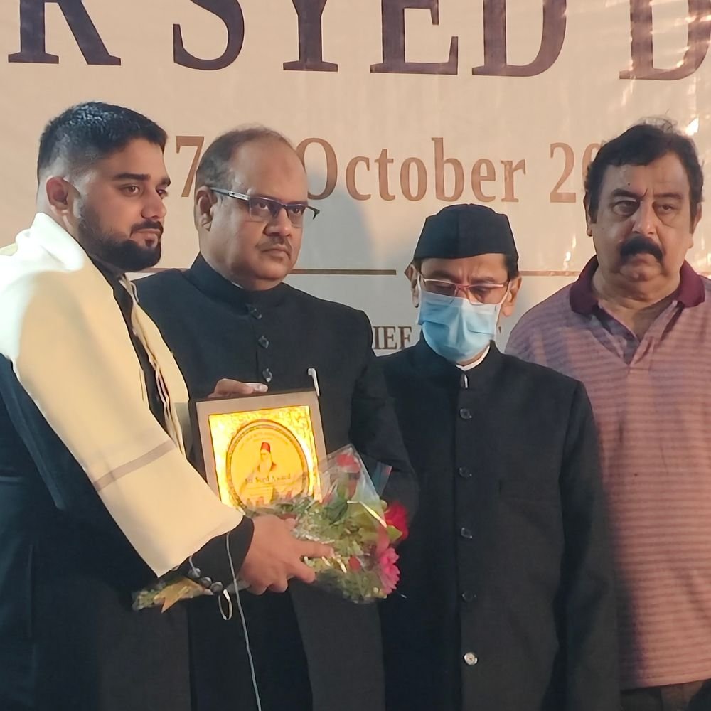 सर सैयद अहमद खां की 209वीं जयंती मनाई गई:स्टेट इन्फॉर्मेशन कमिश्नर मोहम्मद नदीम अहमद शामिल हुए, उत्कृष्ट कार्य करने वालों को सम्मान मिला