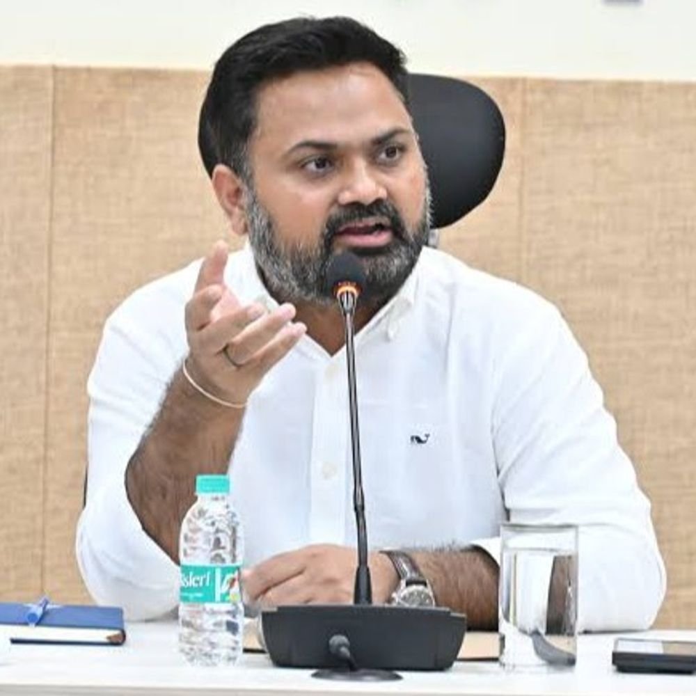RTE से एडमिशन नहीं देने वाले 22 स्कूल रडार पर:डीएम ने की समीक्षा बैठक, बोले- तीन दिन में एडमिशन नहीं तो मान्यता होगी निरस्त