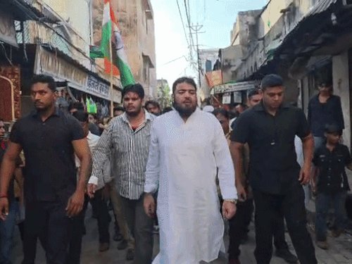 मेरठ में पूर्व सांसद के भाई राशिद अखलाक पर मुकदमा:बिना अनुमति 40-50 लोगों के साथ जुलूस निकालने और नारेबाजी का आरोप