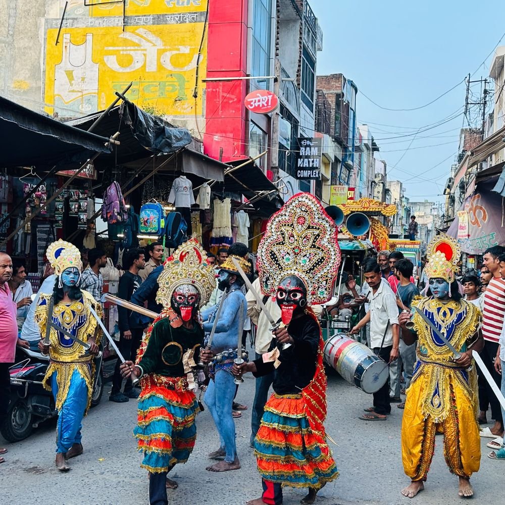 बदायूं में निकली भगवान शिव की बारात शोभायात्रा:बिरुआबाड़ी मंदिर से शुरू होकर गांधी ग्राउंड पहुंचेगी, रास्ते में स्वागत