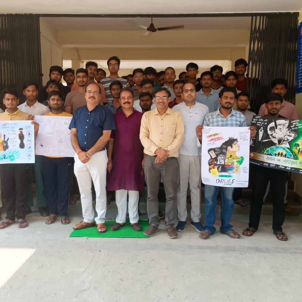 पूर्वांचल विश्वविद्यालय के छात्रावास में चला स्वच्छता और वृक्षारोपण अभियान:विद्यार्थियों ने उत्साह से लिया हिस्सा, परिसर को हरा-भरा रखने का संकल्प भी लिया