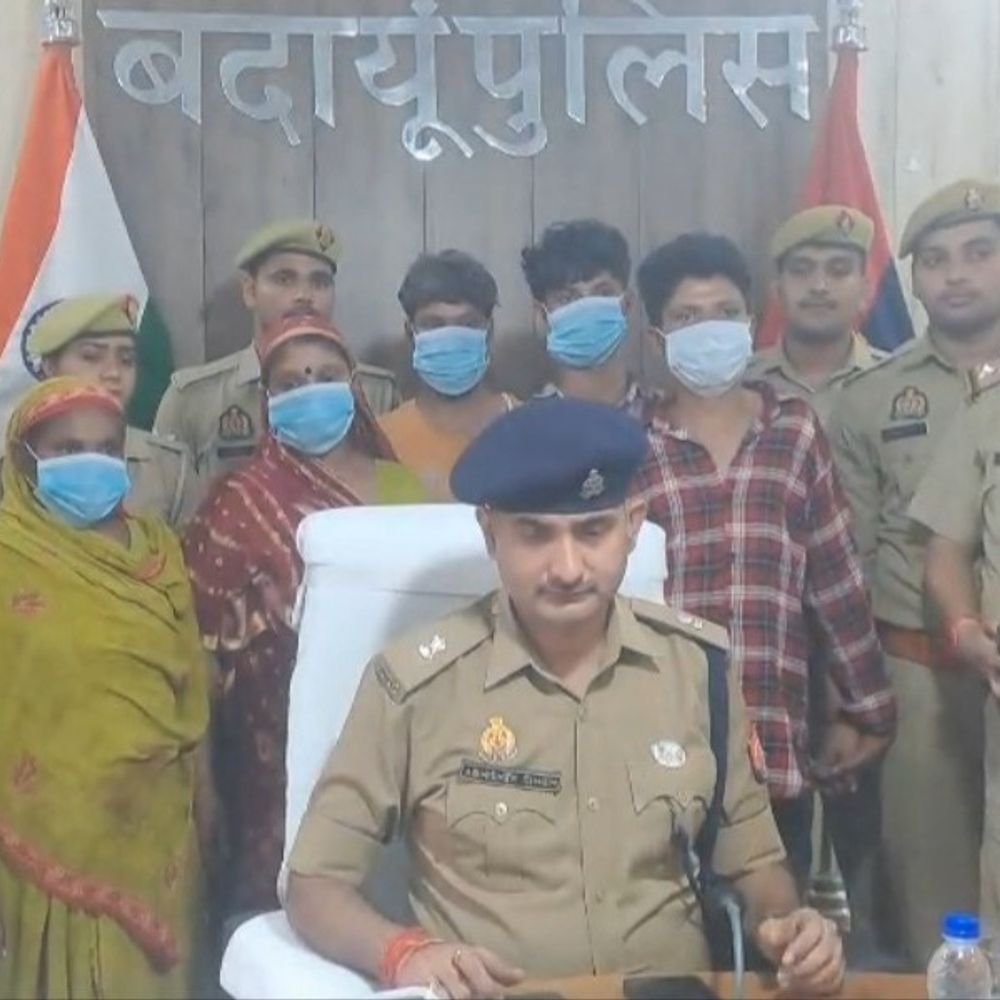 नकली नोट दिखाकर महिलाओं से जेवर ठगने वाले गिरफ्तार:अंतरजनपदीय गिरोह के 5 सदस्य पकड़े, तमंचा-नकली नोट और जेवर बरामद