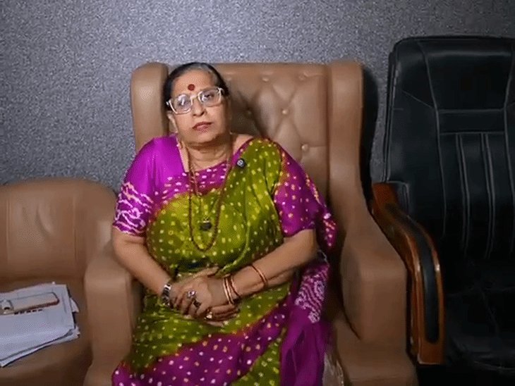 MLC चुनाव में ज्योतिषाचार्य इंदु प्रकाश की पत्नी हारीं:दूसरों का भविष्य बताते हैं; पत्नी की चुनावी किस्मत नहीं भांप सके