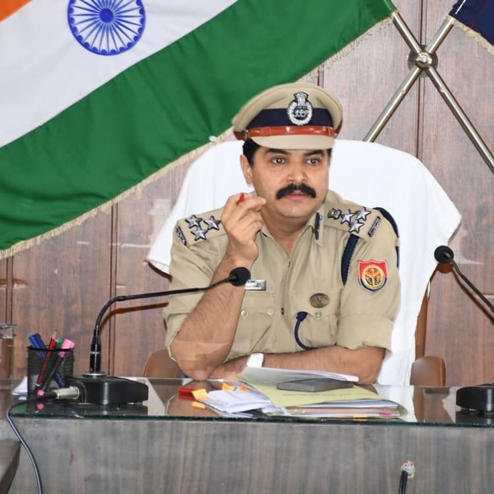 हापुड़ में त्योहारों पर 5 हजार पुलिसकर्मी तैनात:17 संवेदनशील स्थानों पर रहेगी नजर, 390 शोभायात्राएं निकलेंगी