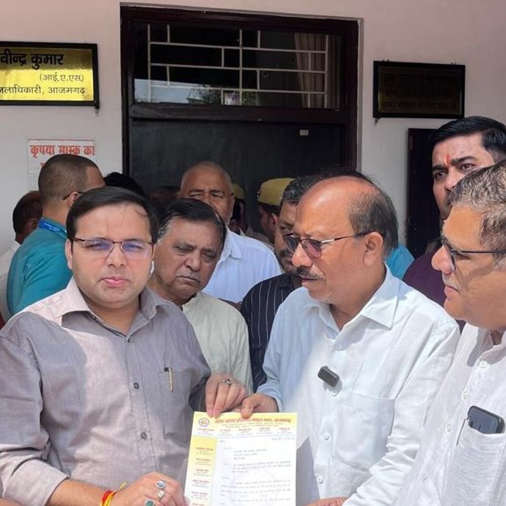 UPI को लेकर आजमगढ़ के व्यापारियों ने दिया ज्ञापन:व्यापारी बोले काले कानून को वापस ले सरकार, व्यापारी विरोधी है सरकार का यह कदम