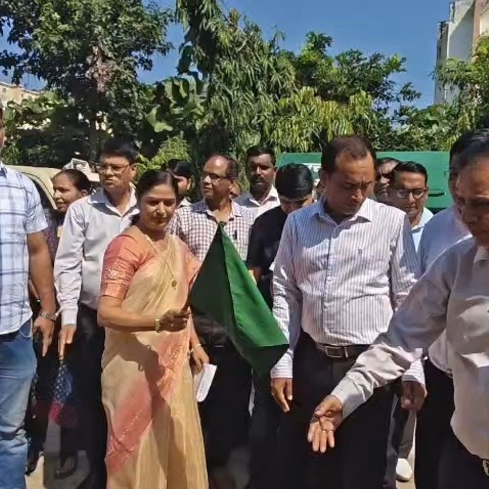 अमरोहा में संचारी रोग नियंत्रण अभियान शुरू:प्रचार गाड़ियों को हरी झंडी दिखाई, 1 से 31 अक्टूबर तक चलेगा अभियान