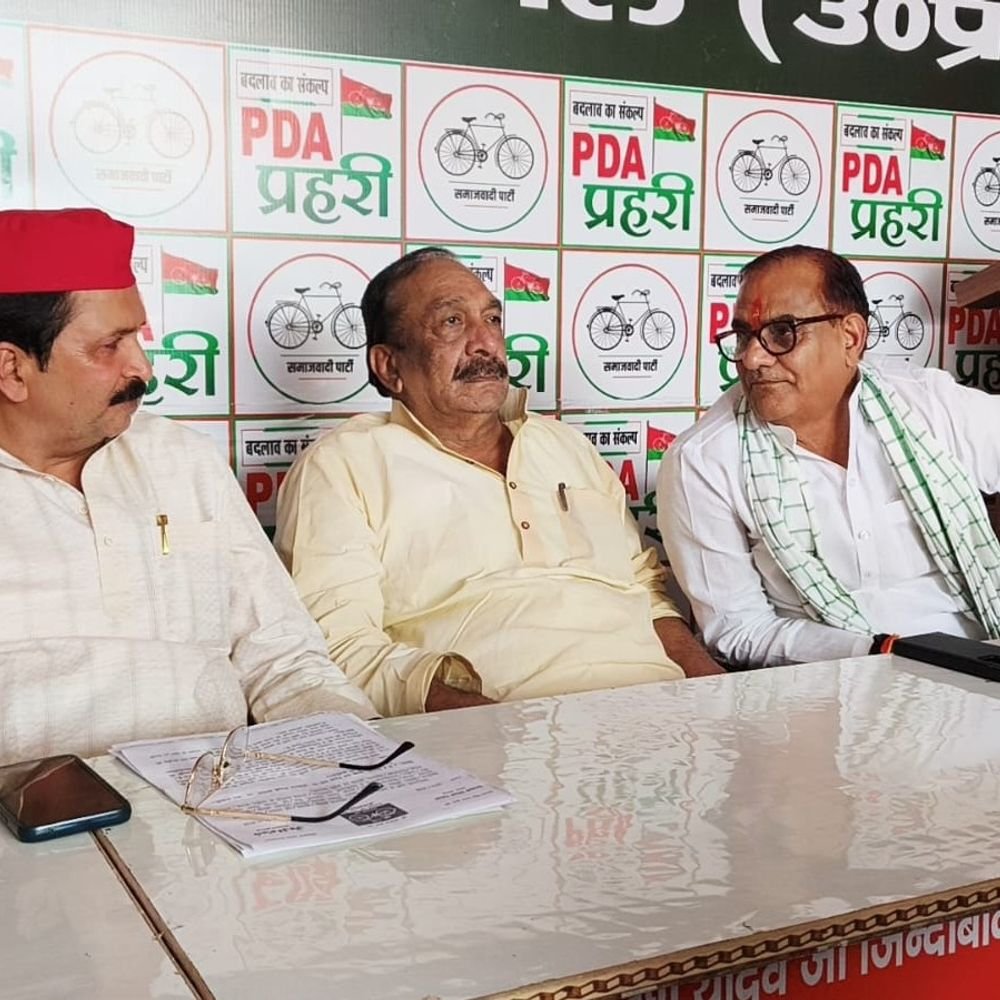 सपा विधायकों ने चुनाव आयोग की कार्यप्रणाली पर उठाए सवाल:संभल में मतदाता सूची में गड़बड़ियों और पारदर्शिता का मुद्दा उठाया