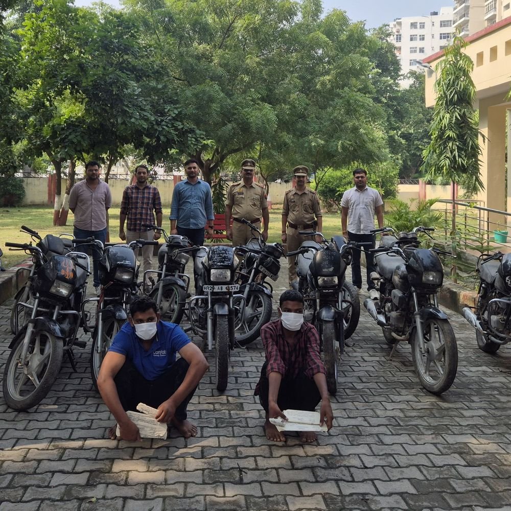 ग्रेटर नोएडा में वाहन चोर गिरोह के 2 आरोपी गिरफ्तार:12 चोरी की मोटरसाइकिलें बरामद, दिल्ली-NCR में करते थे वारदात