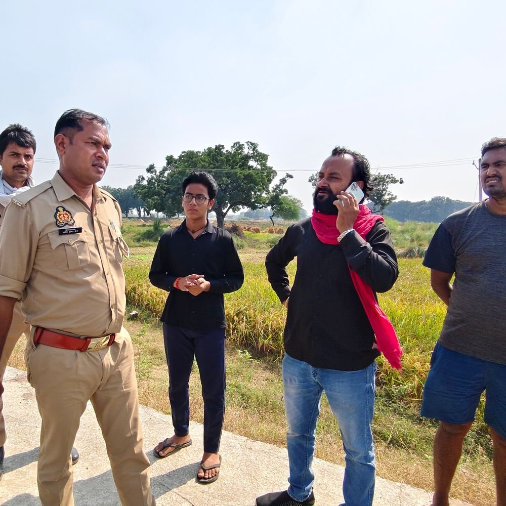 कौशांबी में चलती बाइक से कूदकर किशोर ने बचाई जान:अपहरण के बाद मुंह-हाथ बांधकर ले जा रहे थे बदमाश, बाइक जब्त