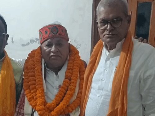 वोटों का बिखराव रोकने में जुटी भाजपा:शिक्षक एमएलसी का पर्चा लेने वाले देशबंधु शुक्ला को मनाया; ध्रुव का साथ देंगे