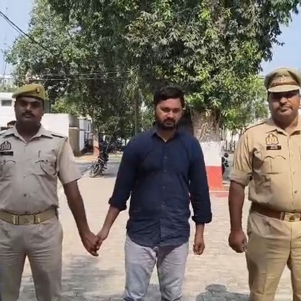 युवाओं को नौकरी का झांसा देकर ठगने वाला गिरफ्तार:26 हजार में 5 हजार अभ्यर्थियों का डेटा खरीदा, फर्जी जॉइनिंग लेटर से करते थे ठगी