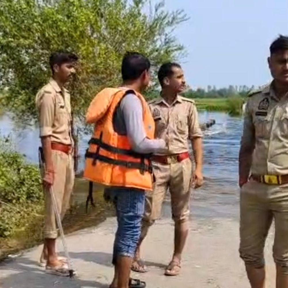 नदी में मिला लापता मजदूर का शव:दूसरे युवक की तलाश कर रही थी SDRF की टीम, झाड़ियों में फंसा मिला शव