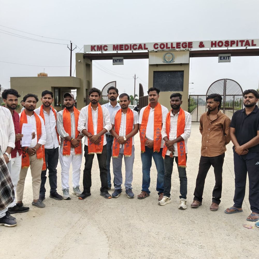 महराजगंज में अभाविप का प्रदर्शन:₹4500 अतिरिक्त शुल्क समेत 20 सूत्रीय मांगों को लेकर सौंपा ज्ञापन