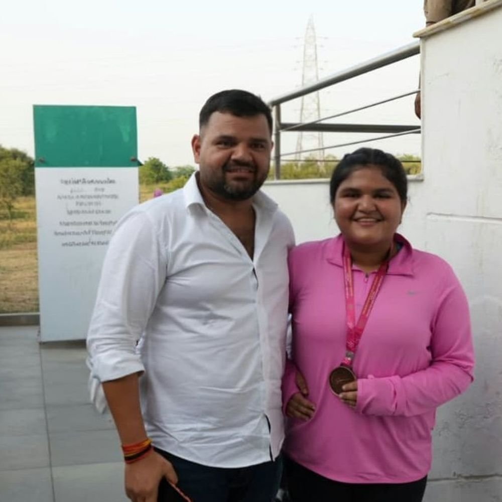 सांसद के बच्चों ने शूटिंग में लहराया परचम:बेटी-बेटे ने नेशनल के लिए किया क्वालीफाई, करण भूषण सिंह खुद हैं नेशनल शूटर