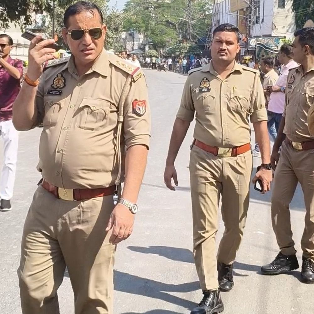 हरदोई के रेलवे गंज में पीएनजी पाइपलाइन फटी:गैस रिसाव से मचा हड़कंप, पुलिस ने रास्ते बंद कराए
