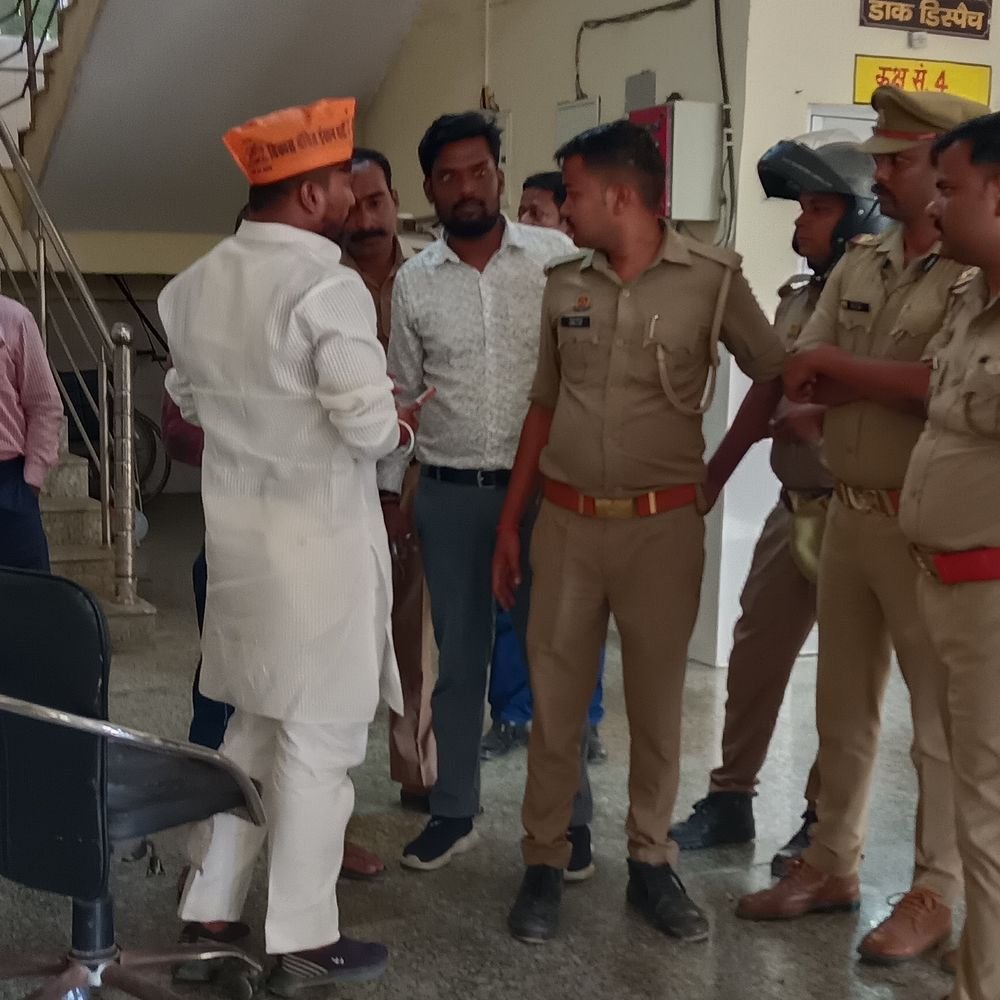 सीएमओ कार्यालय में जिलाध्यक्ष ने की अभद्रता:विकास वंचित इंसान पार्टी के जिलाध्यक्ष हिरासत में, अल्कोहल टेस्ट भी हुआ