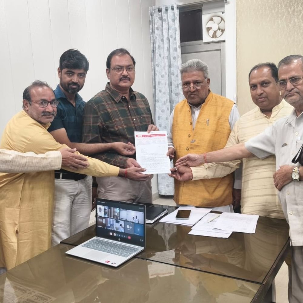 यूपीआई पर MDR शुल्क खत्म करने की मांग:बागपत के व्यापारियों ने डीएम ऑफिस में प्रधानमंत्री को भेजा ज्ञापन
