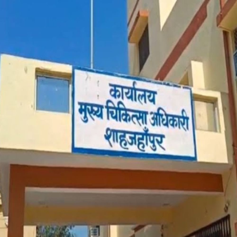 शाहजहांपुर के गांव में बुखार से 5 मौतों का दावा:150 लोग बीमार, स्वास्थ्य विभाग ने लगाया कैंप, नहीं की पुष्टि