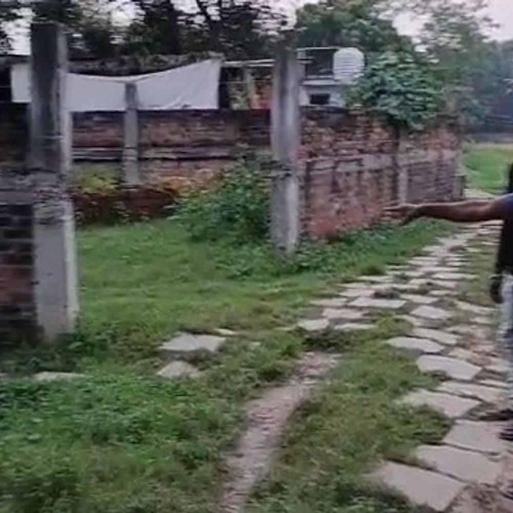 पचोखर गांव में सड़क, नाली और स्ट्रीट लाइट की कमी:ग्रामीण नाराज, अफसरों-जनप्रतिनिधियों के घेराव की चेतावनी; अधिकारी बोले- काम जल्द होंगे