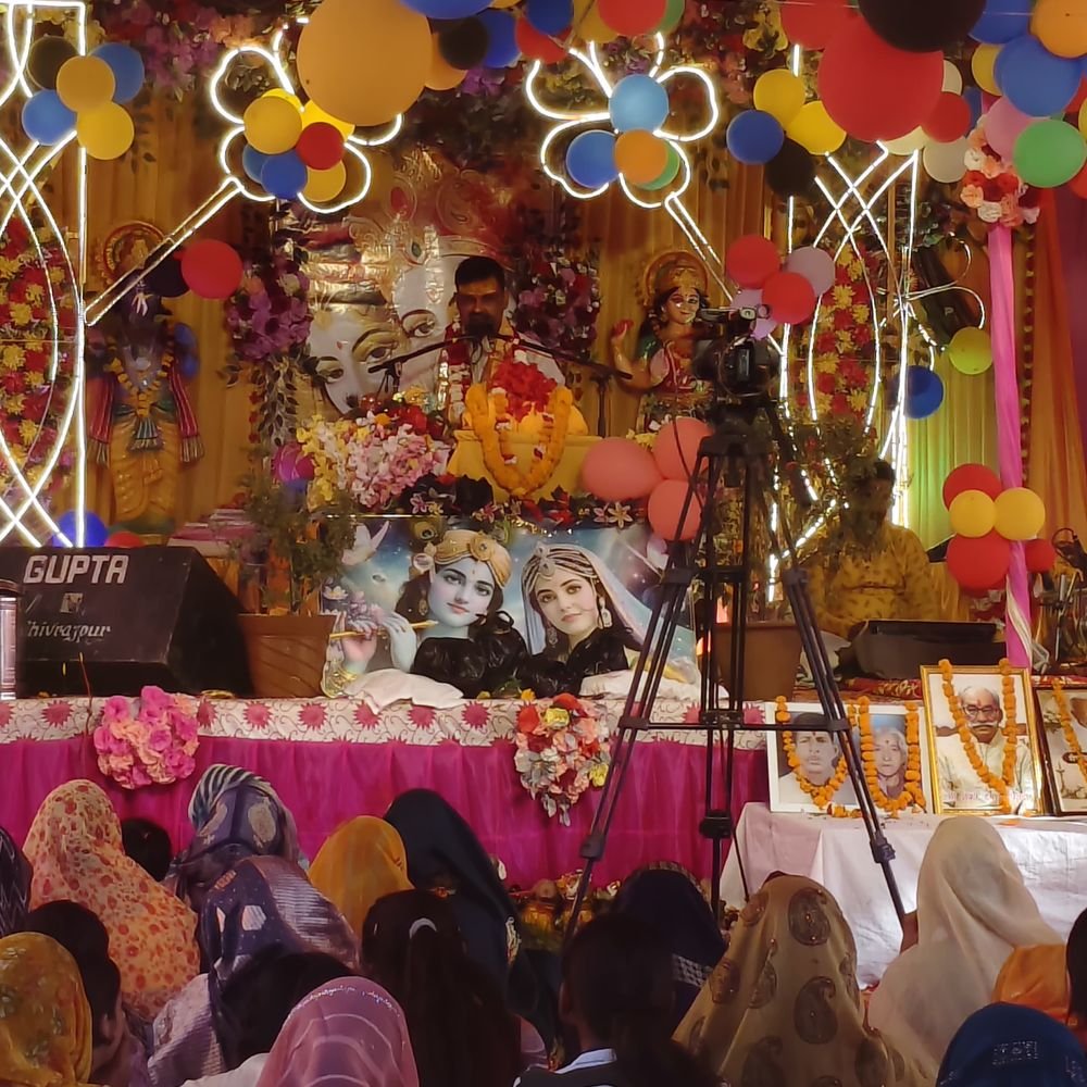 कानपुर में श्रीमद्भागवत कथा:भजनों की धुन पर भक्त झूमें भक्त, राधे-कृष्ण के जयकारों से गूंजा पंडाल