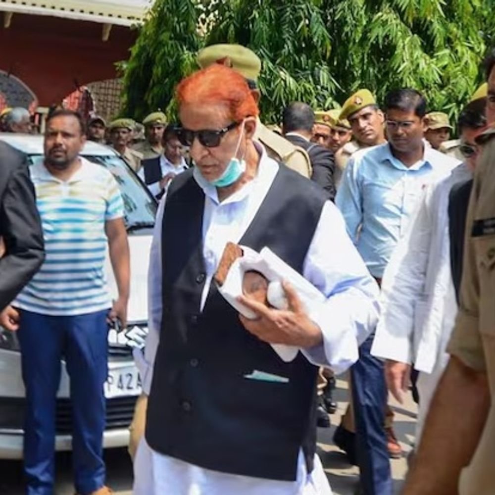 आजम खान और बेटे अब्दुल्ला को मिली जमानत:दो पैनकार्ड मामले में हाईकोर्ट ने दी राहत