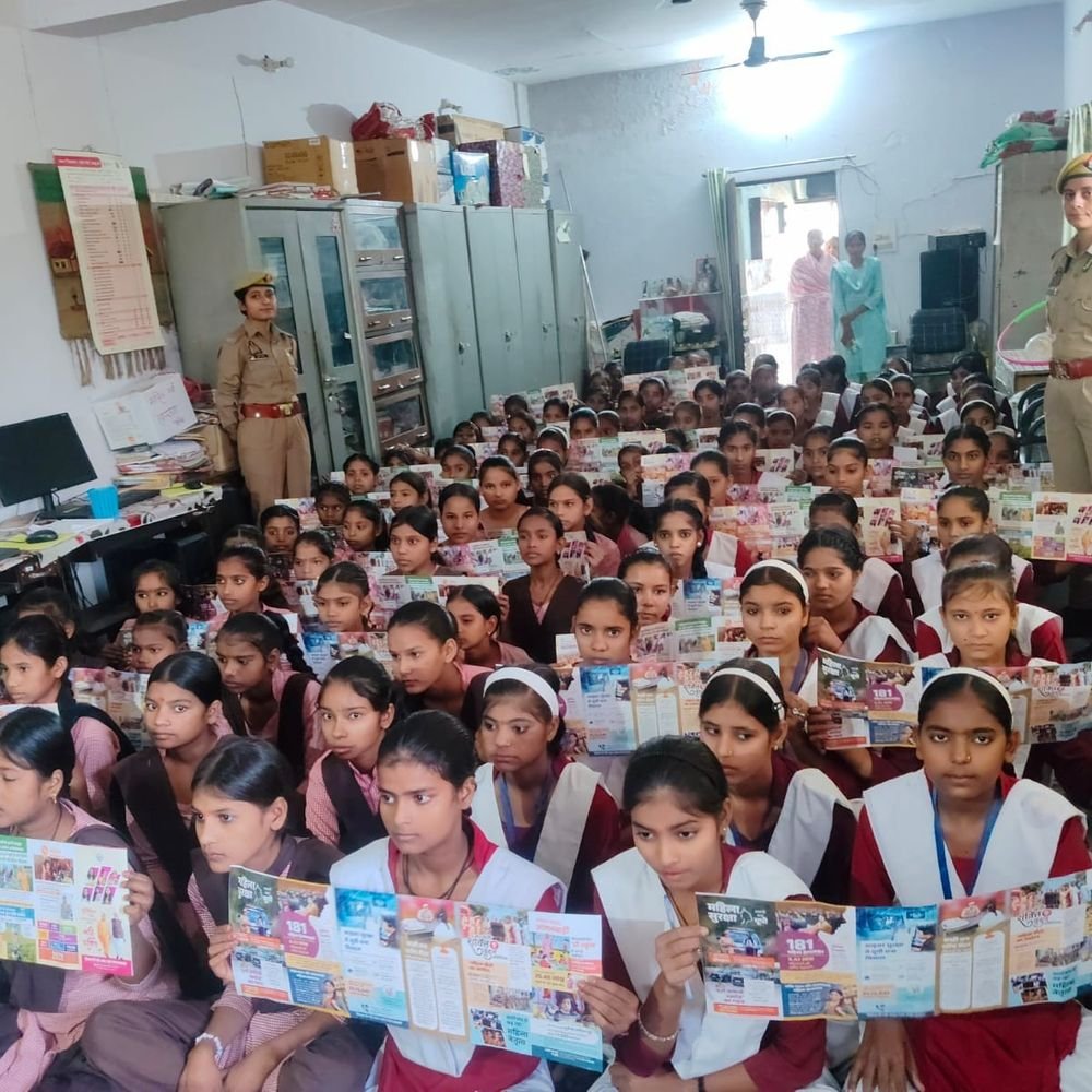 बदायूं में मिशन शक्ति कार्यक्रम:कस्तूरबा गांधी विद्यालय में जागरूकता अभियान, छात्राओं को सरकारी योजनाओं की जानकारी