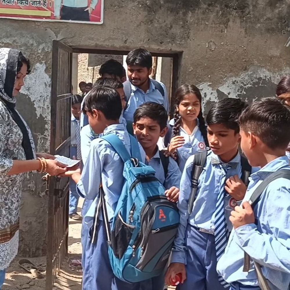 आगरा में नवदुर्गा उत्सव जागरूकता अभियान:नदी, तालाब और भूमि को रासायनिक सामग्री से दूषित न करने की अपील