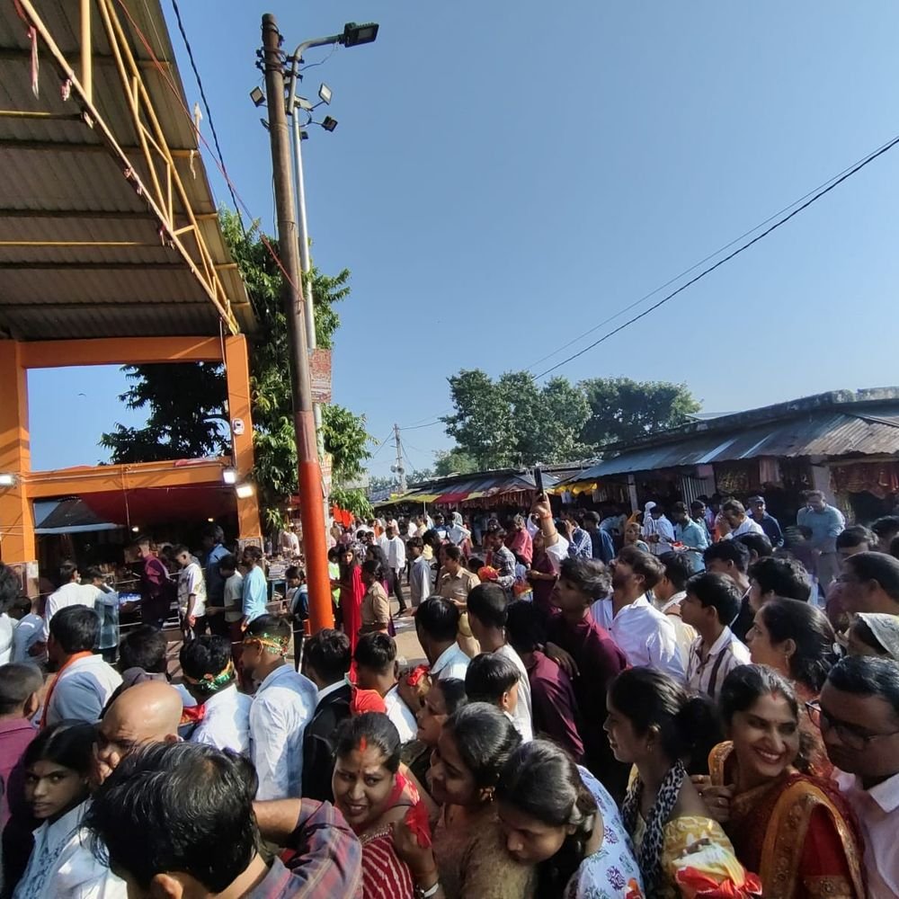 मां लेहड़ा देवी मंदिर में उमड़ा आस्था का सैलाब:नवरात्र के पांचवें दिन यूपी, बिहार और नेपाल से पहुंचे भक्त