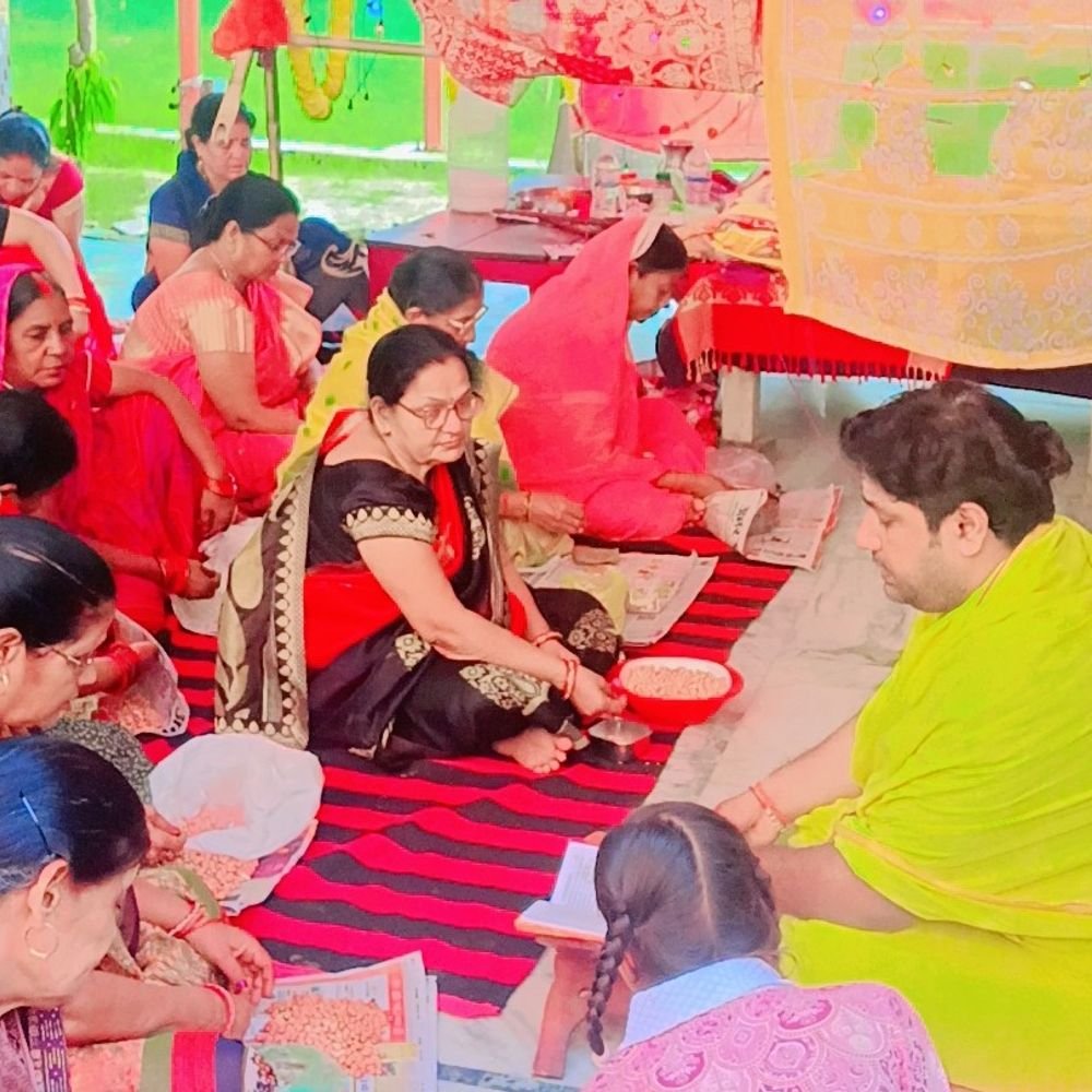 कानपुर में मां बंगलामुखी का हवन:नवरात्रि अनुष्ठान जारी, सप्तमी पर साड़ी वितरण और अष्टमी पर माता की चौकी