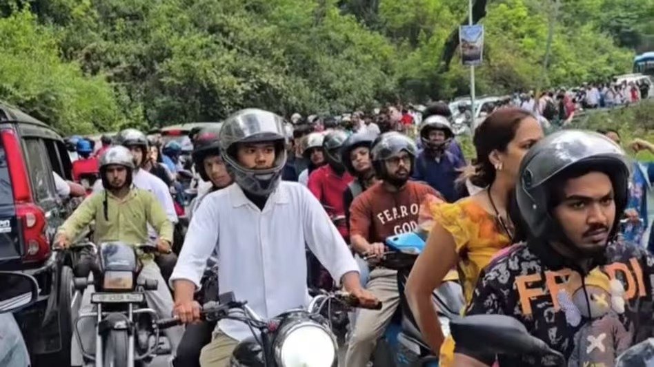 कैंची धाम में पुलिस का बड़ा अभियान, 258 चालान और 73 वाहन जब्त