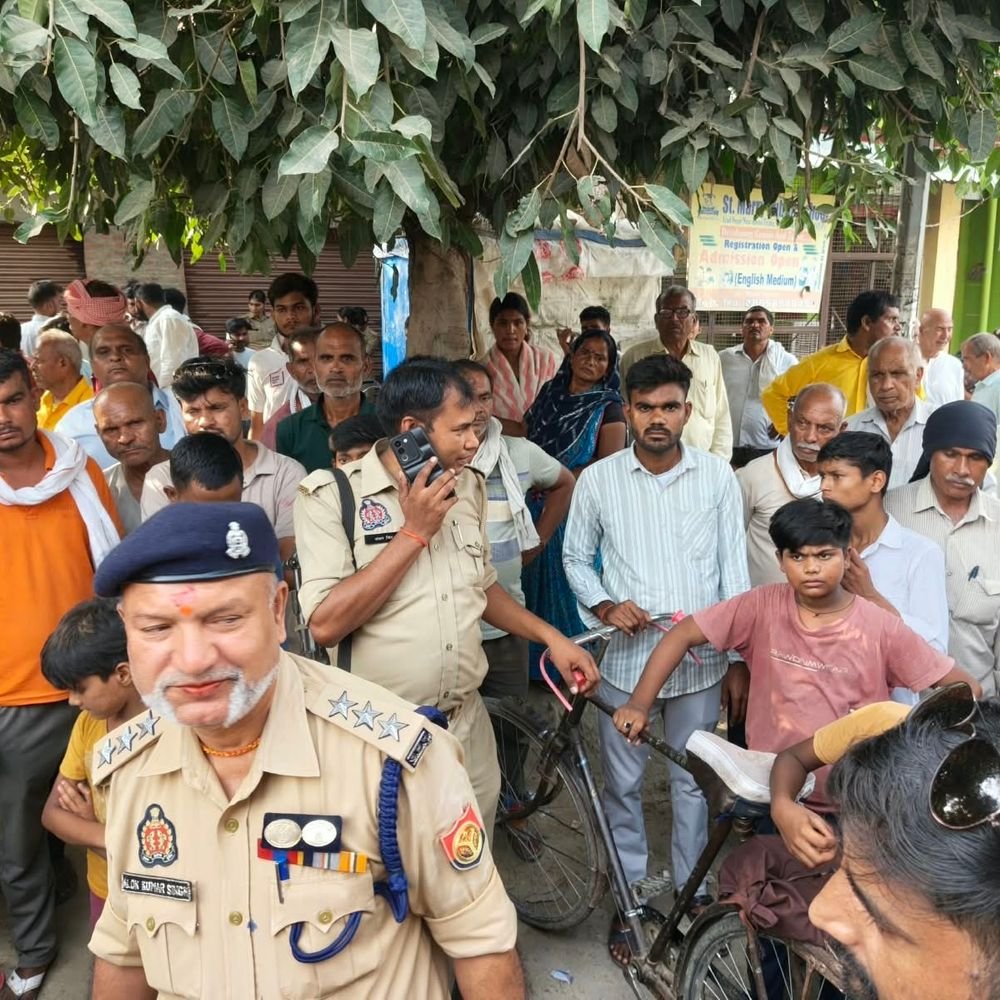 फर्रुखाबाद में जमीन हड़पने के लिए दादी की हत्या:पोते ने हंसिए से किए थे कई वार, आरोपी गिरफ्तार; 14 बीघा जमीन के लिए बहन को भी बंधक बनाया था