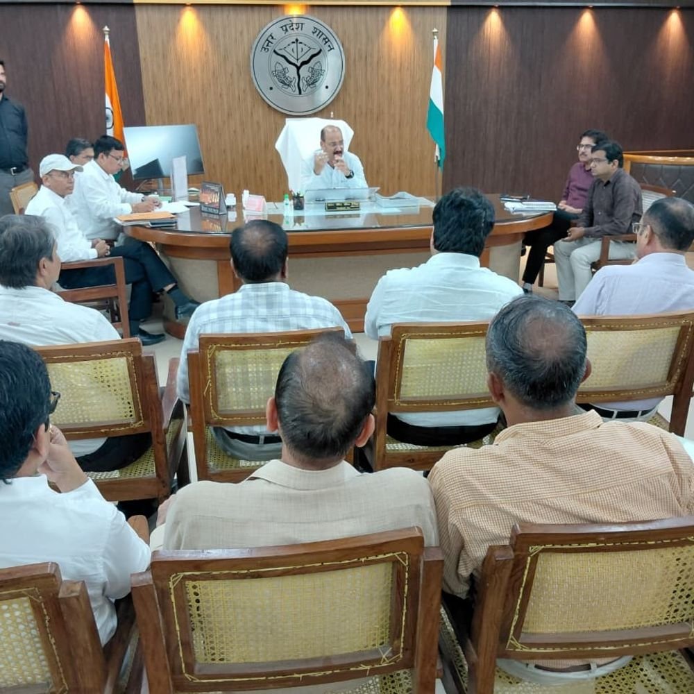 चीनी के फुटकर दाम कंट्रोल करने के लिए बैठक:मेरठ में डीएम सख्त, मिलों को सीधे थोक व्यापारियों को सप्लाई के निर्देश