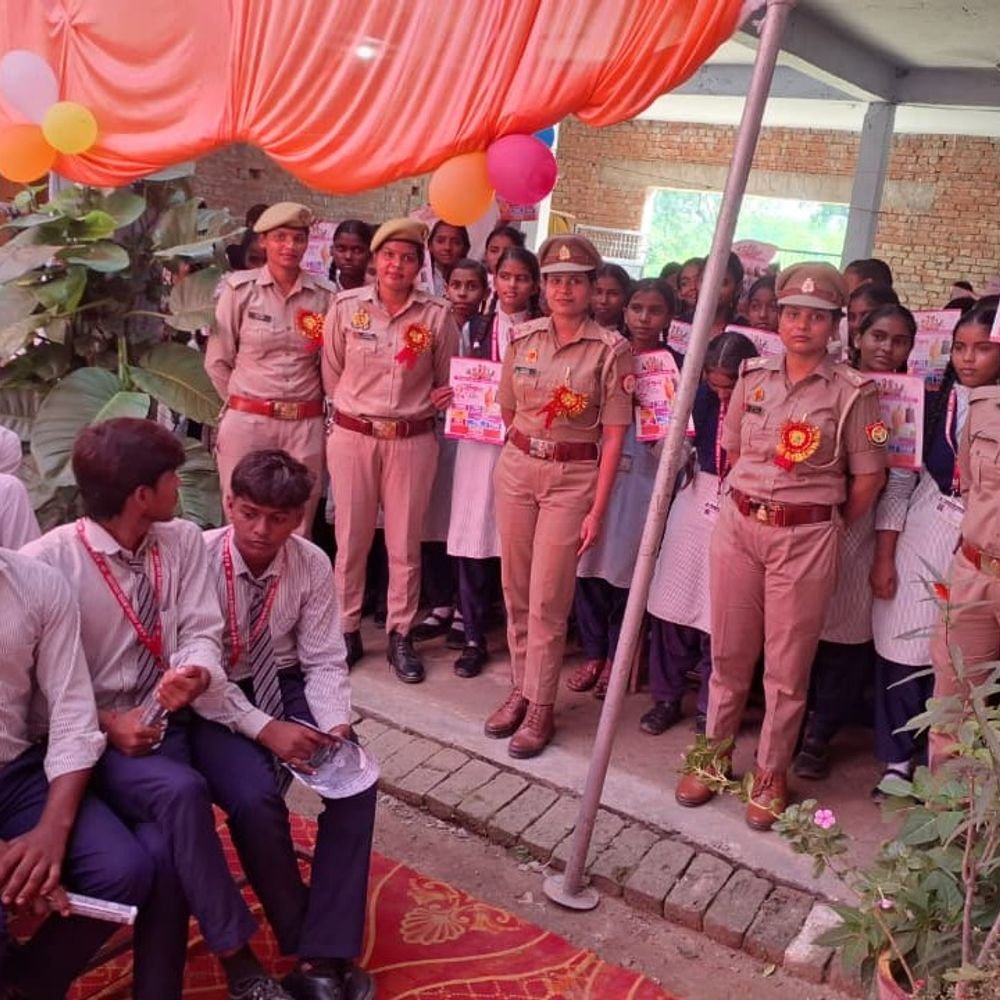 लखनऊ में छात्राओं को जागरूक करने का कार्यक्रम:ऑनलाइन ठगी और सोशल मीडिया सुरक्षा की दी जानकारी