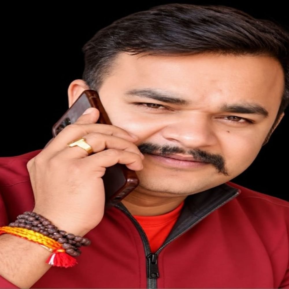 सुल्तानपुर में कांस्टेबल को सड़कर पर गिराकर पीटा:सिर में लगे 19 टांके; 15 नामजद, DJ हटाने के लिए कहा था