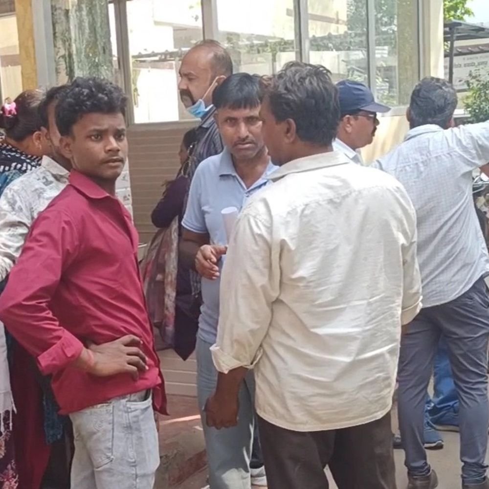 कानपुर में BA की छात्रा ने फांसी लगाकर जान दी:शनिवार को बिहार से घर लौटी थी, पुलिस मोबाइल से खोज रही सबूत