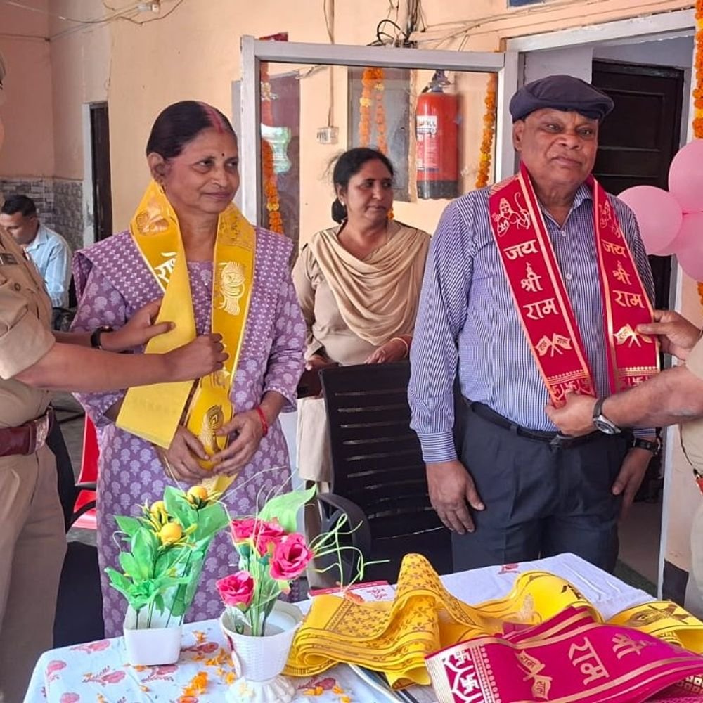 बुलंदशहर में मिशन शक्ति अभियान:पुलिस की पहल से बिछड़े परिवार फिर मिले; समझाइश देकर खत्म कराया पुराना विवाद